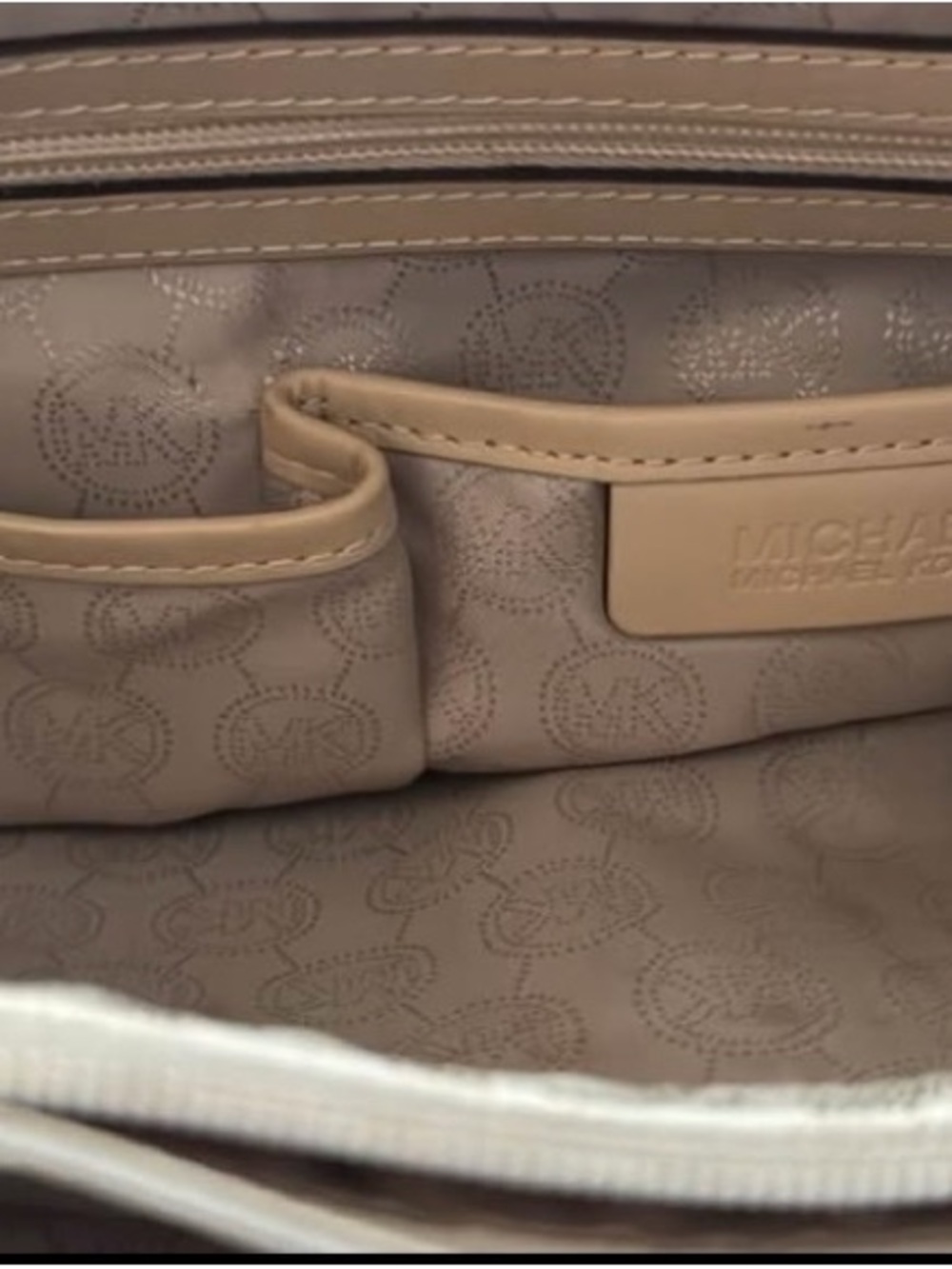 Michael Kors Tote Bag and Wallet
Set